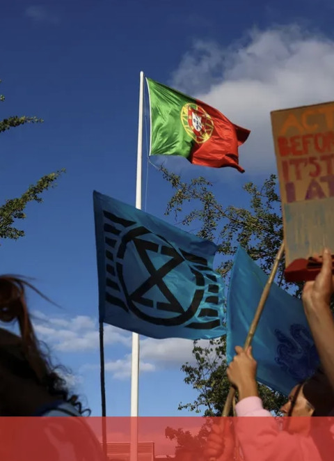 Jovens alarmados mas impotentes face &agrave; crise clim&aacute;tica, revela estudo